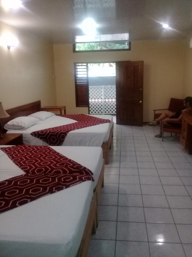 Monique'S Guest House Maraval Eksteriør billede